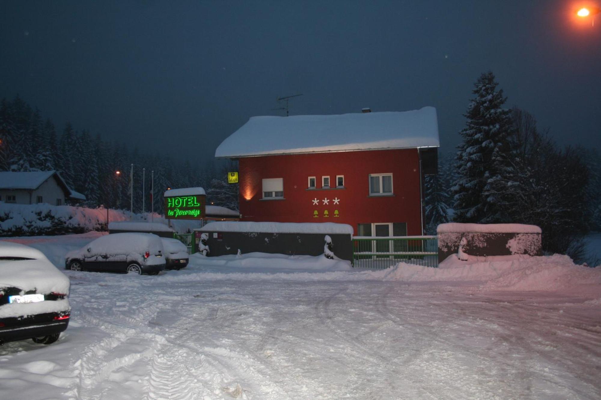 Logis Hotel & Restaurant Les Perce-Neige Bonnétage Exterior foto